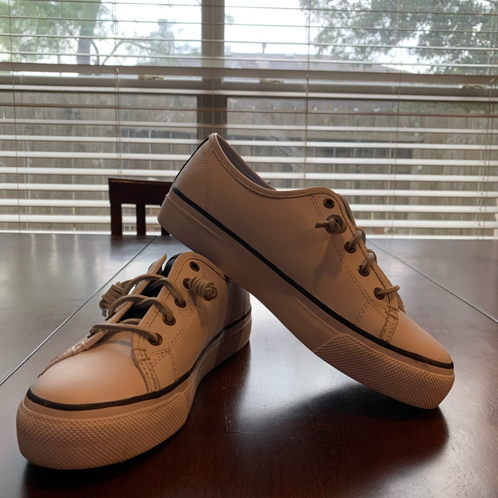 Ladies Sperry’s boat shoes